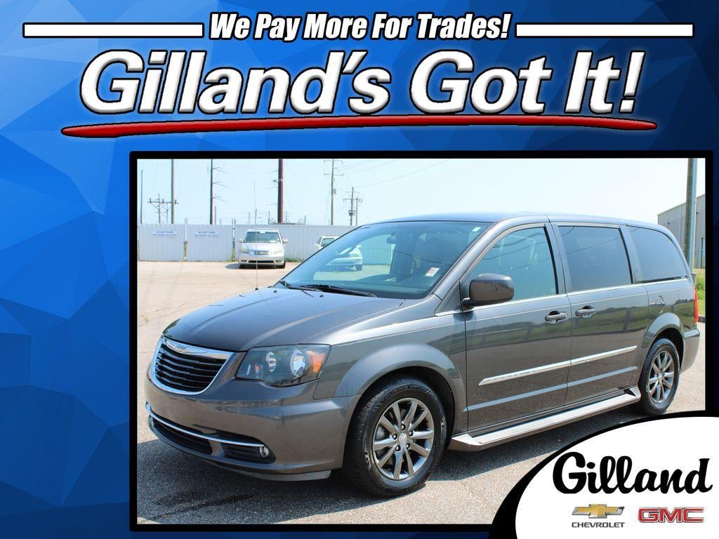 2016 Chrysler Town & Country S in Gray — front three-quarter view