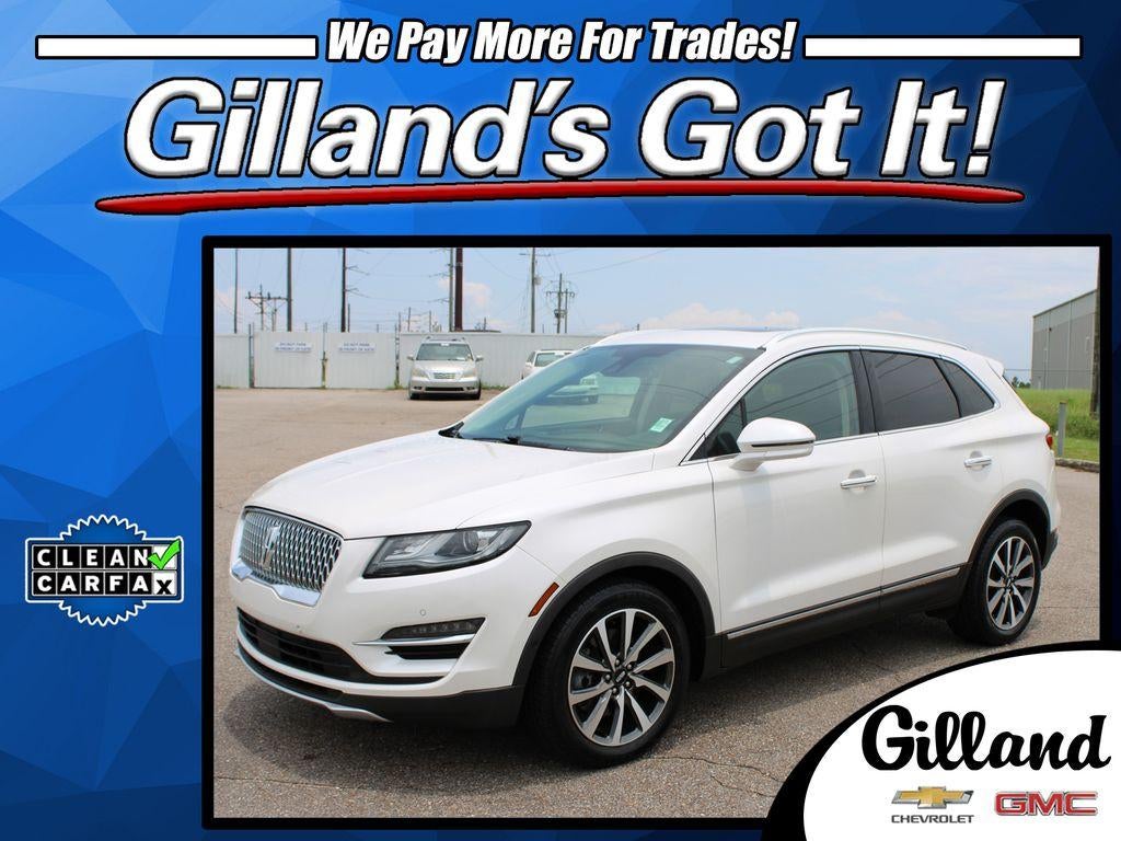 2019 Lincoln MKC Reserve in White — front three-quarter view